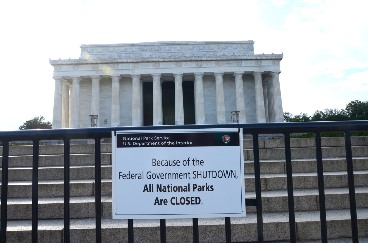 WWII and Linclon Memorials CLOSED because of the Federal Government SHUTDOWN (2013)